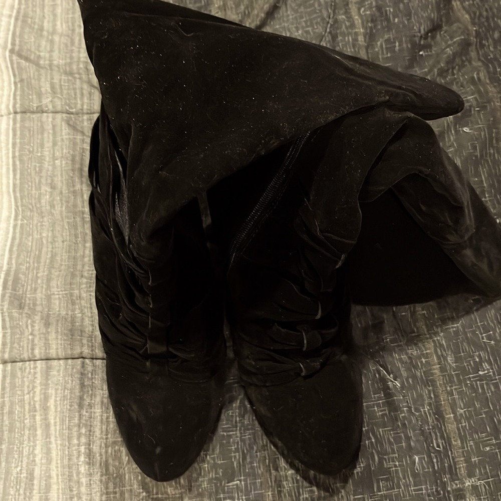 Really nice hot Black boots 4 inch heels
